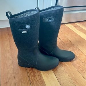 Women’s black waterproof winter Bog Boots size 11
